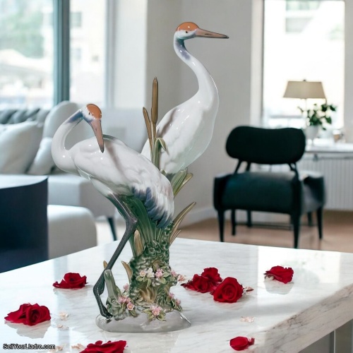 Lladro Courting Cranes Sculpture – Glossy Porcelain Elegance SKU: 01001611