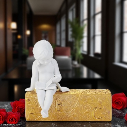 Lladro “Learning – Paris” Figurine Reference: 01007454