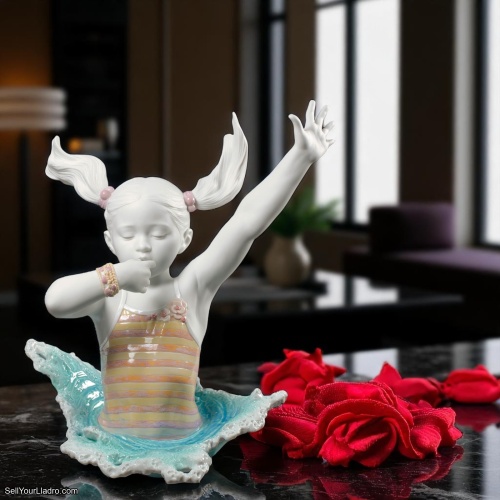 Lladro “There I Go!” Figurine Reference: 01009194