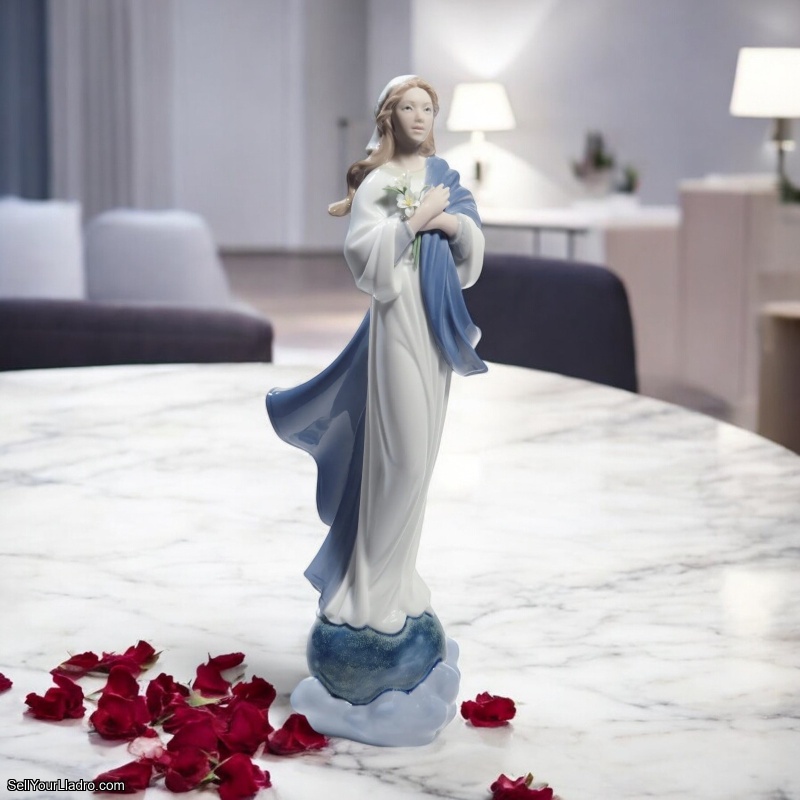 Lladro Blessed Virgin Mary Figurine 01008642