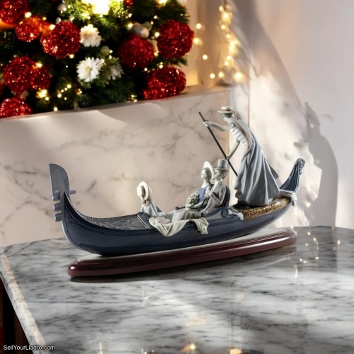 Lladro “In The Gondola” Couple Sculpture – Numbered Edition 01001350