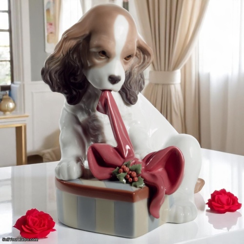 Lladro CAN’T WAIT! (CHRISTMAS) Dog Figurine 01008692 – Retired Holiday Porcelain Collectible | Brand New in Box 01008692